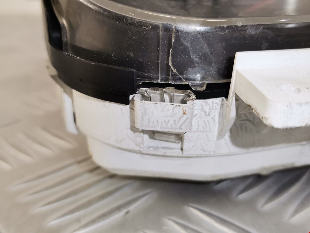 Панель приборов (щиток) KIA Carens 2006-2012