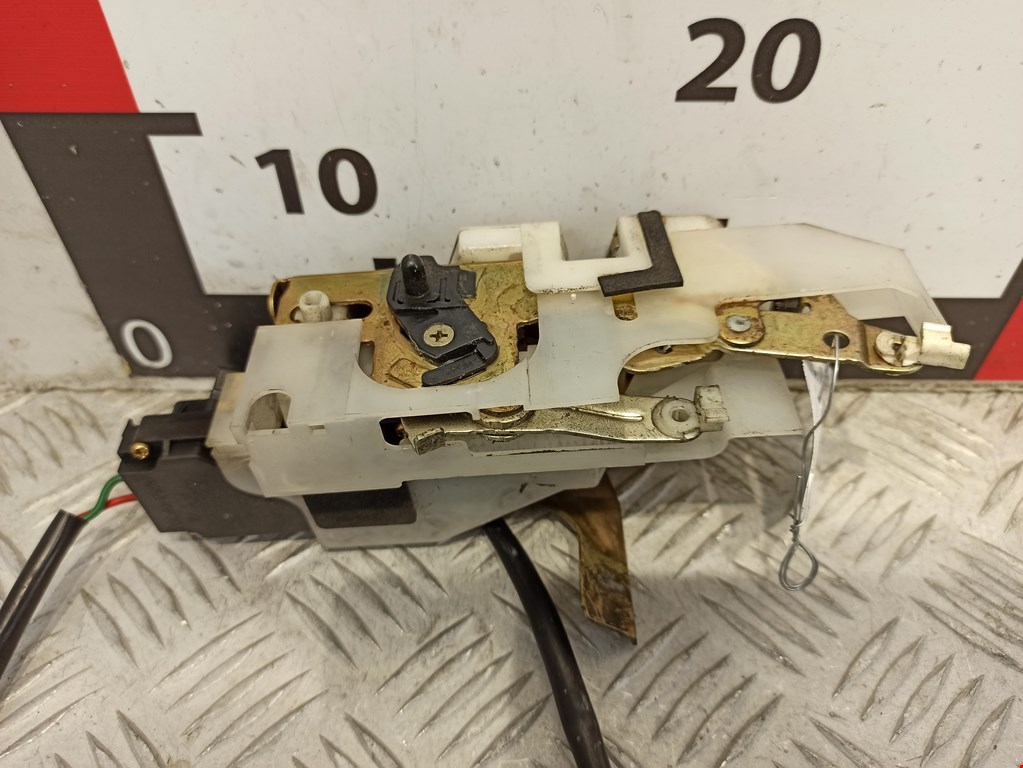 Замок двери передней левой MAZDA 323 BA 1994-1998