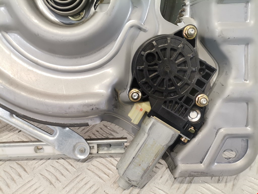 Стеклоподъемник задний левый HYUNDAI Trajet 1999-2008