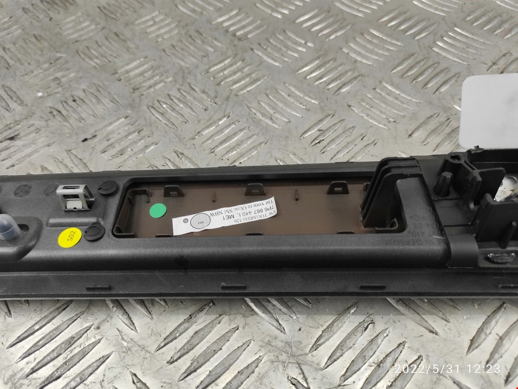 Ручка дверная передняя внутренняя правая VOLKSWAGEN Touareg 2010-2018