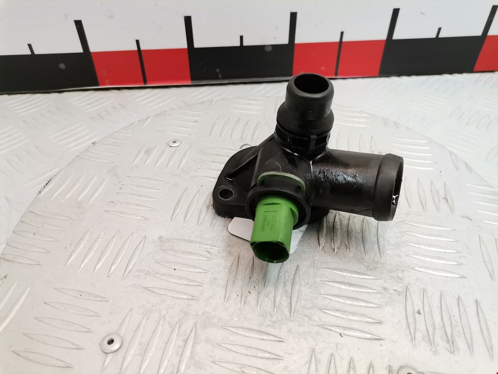 Тройник системы охлаждения AUDI A4 B5 1995-2001