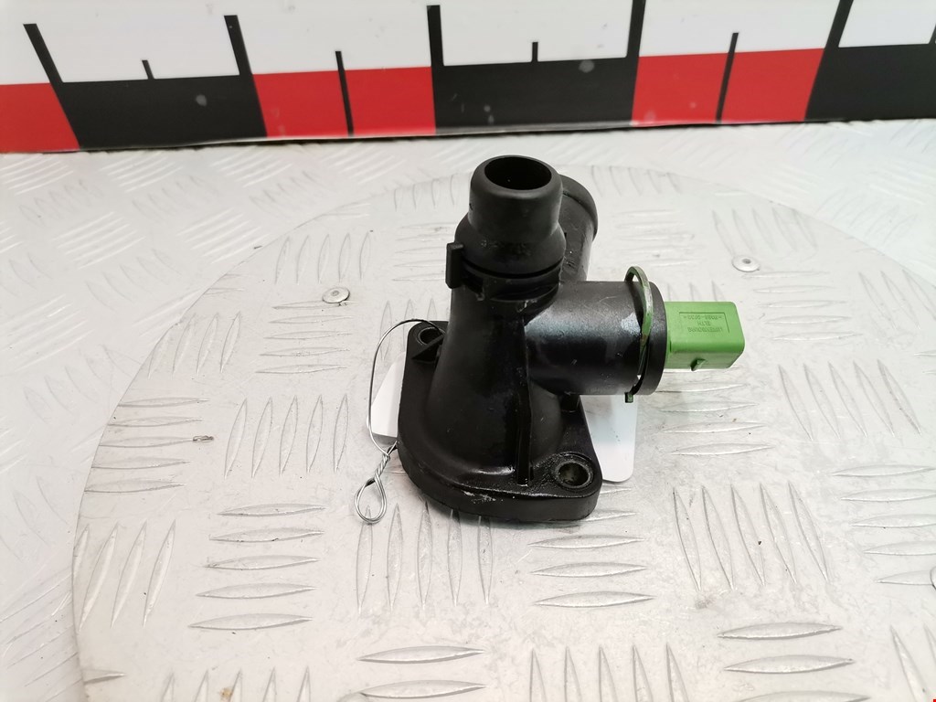 Тройник системы охлаждения AUDI A4 B5 1995-2001