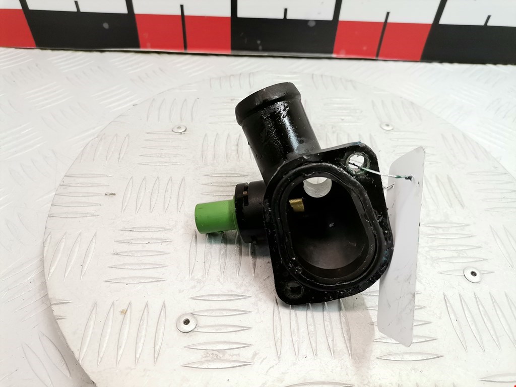 Тройник системы охлаждения AUDI A4 B5 1995-2001