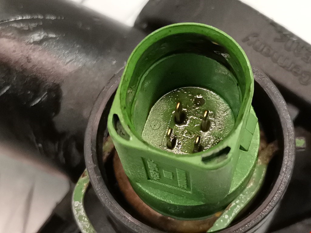 Тройник системы охлаждения AUDI A4 B5 1995-2001