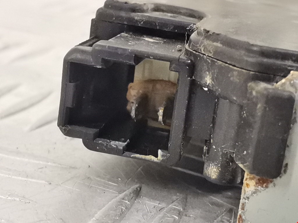 Замок двери передней правой SUBARU Legacy 1994-1999