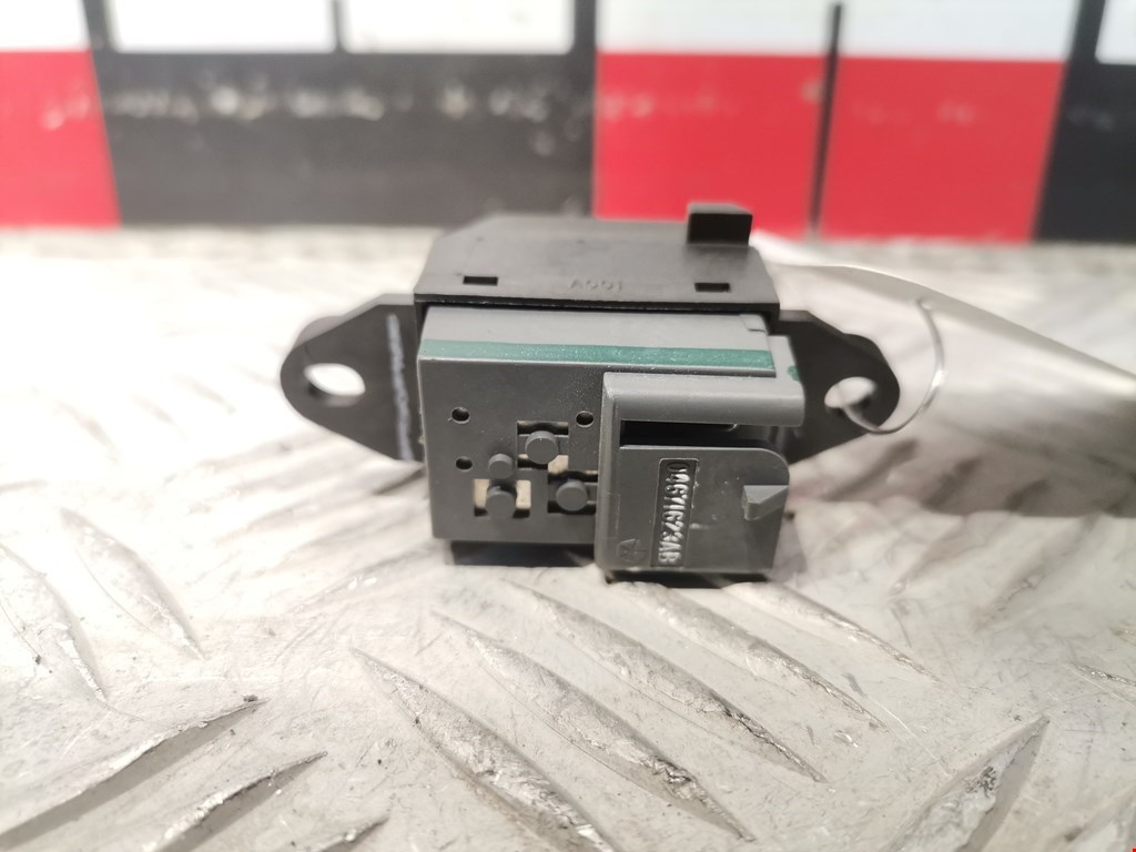 Кнопка центрального замка CHRYSLER PT Cruser 2000-2010