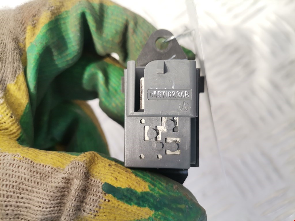 Кнопка центрального замка CHRYSLER PT Cruser 2000-2010