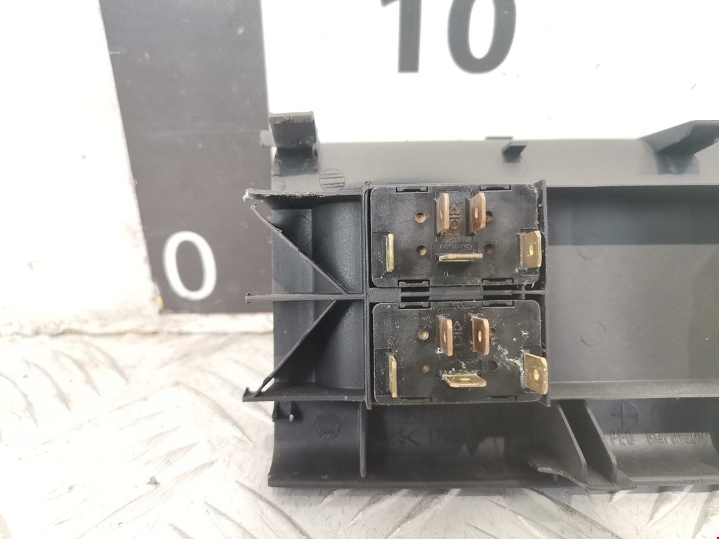 Блок управления стеклоподъемниками AUDI A4 B5 1995-2001