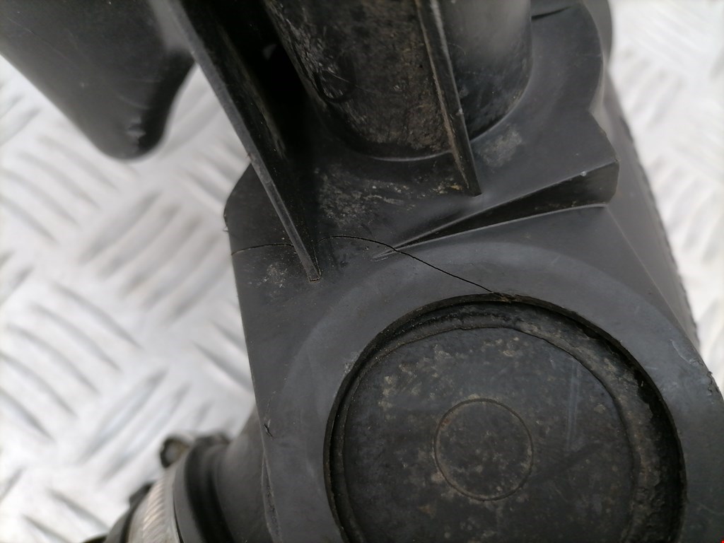 Патрубок воздушного фильтра BMW 3er E90/E91 2005-2012