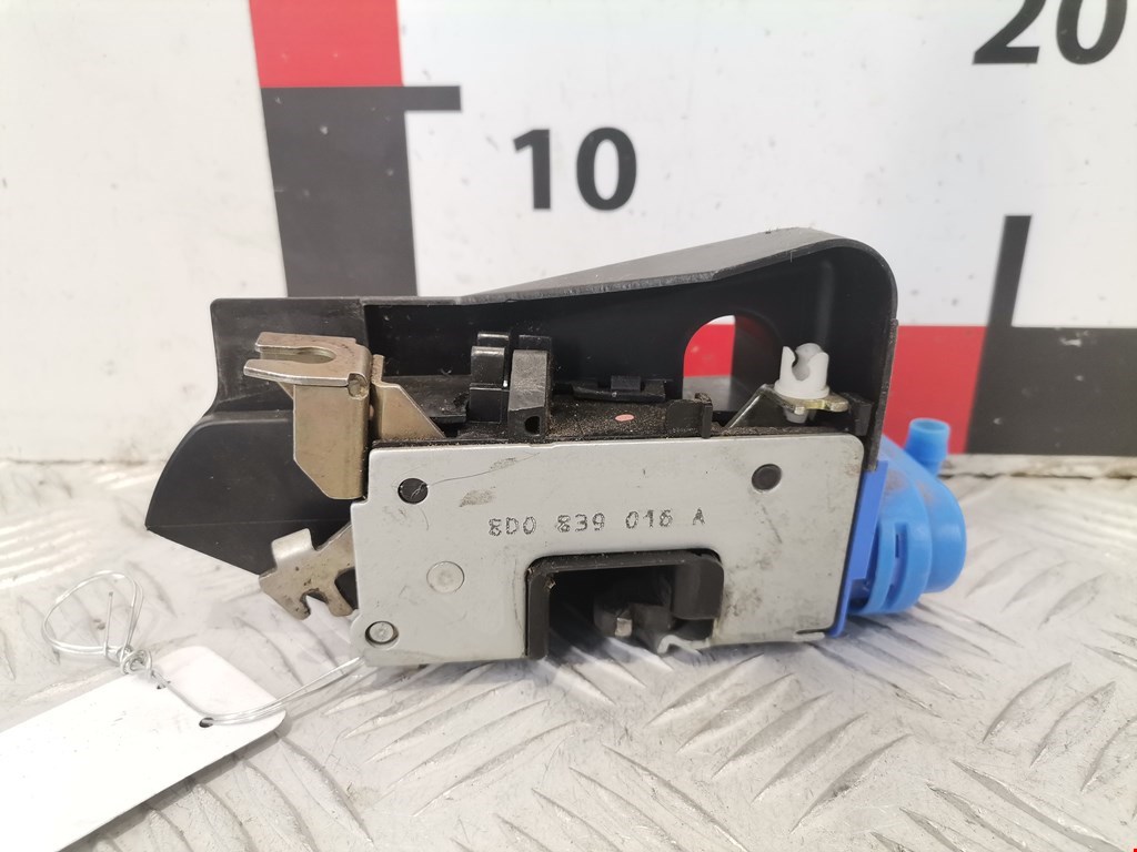 Замок двери задней правой AUDI A4 B5 1995-2001
