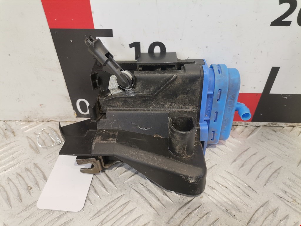 Замок двери задней правой AUDI A4 B5 1995-2001