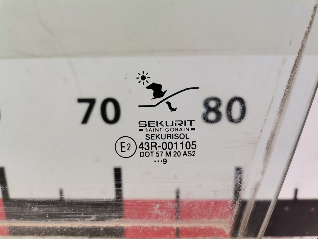 Стекло двери переднее левое SAAB 9-5 1997-2010