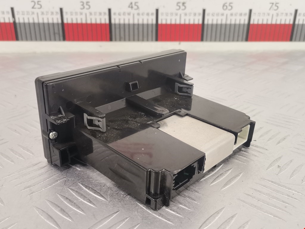 Дисплей информационный (компьютера) VOLVO V50 I 2004-2012