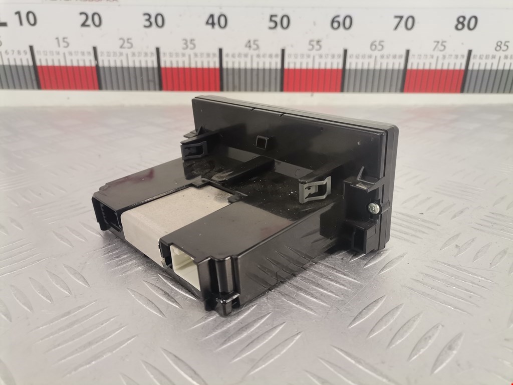 Дисплей информационный (компьютера) VOLVO V50 I 2004-2012