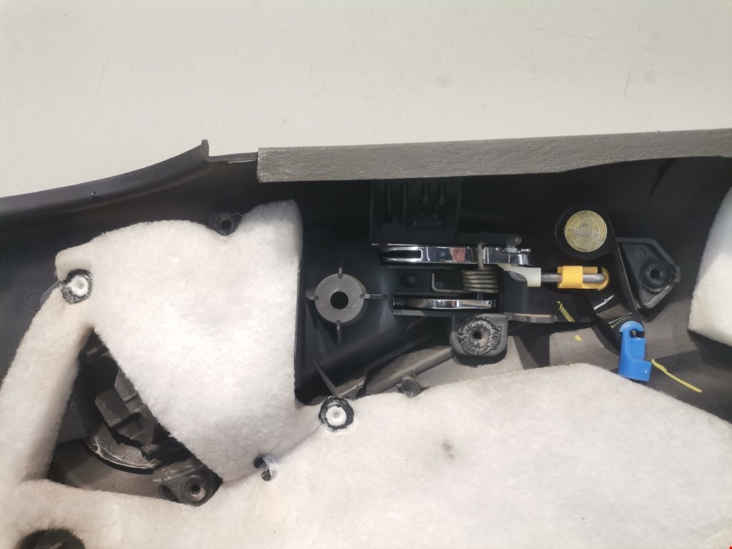 Обшивка двери передняя левая CHRYSLER PT Cruser 2000-2010