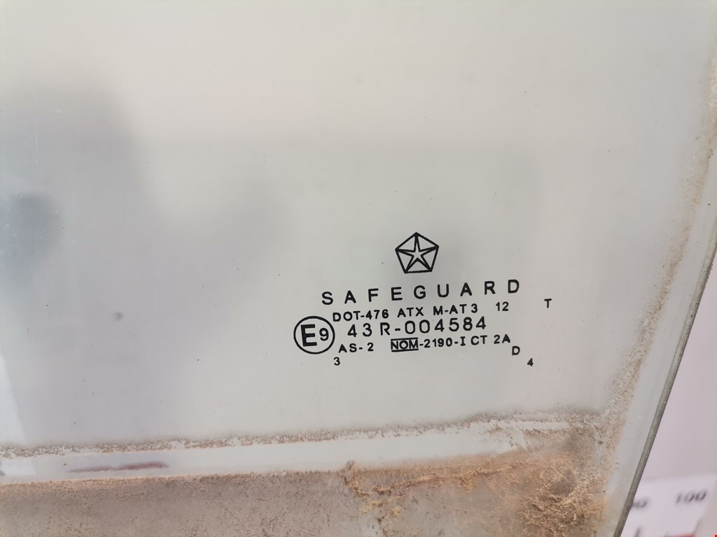 Стекло двери переднее левое CHRYSLER PT Cruser 2000-2010