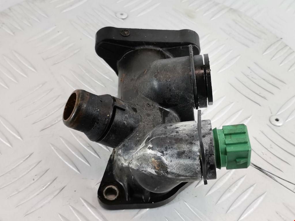 Тройник системы охлаждения AUDI A4 B5 1995-2001