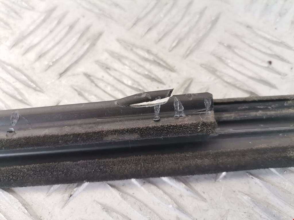 Уплотнитель (внутри) TOYOTA Yaris 1999-2005