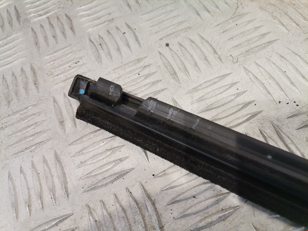 Уплотнитель (внутри) TOYOTA Yaris 1999-2005