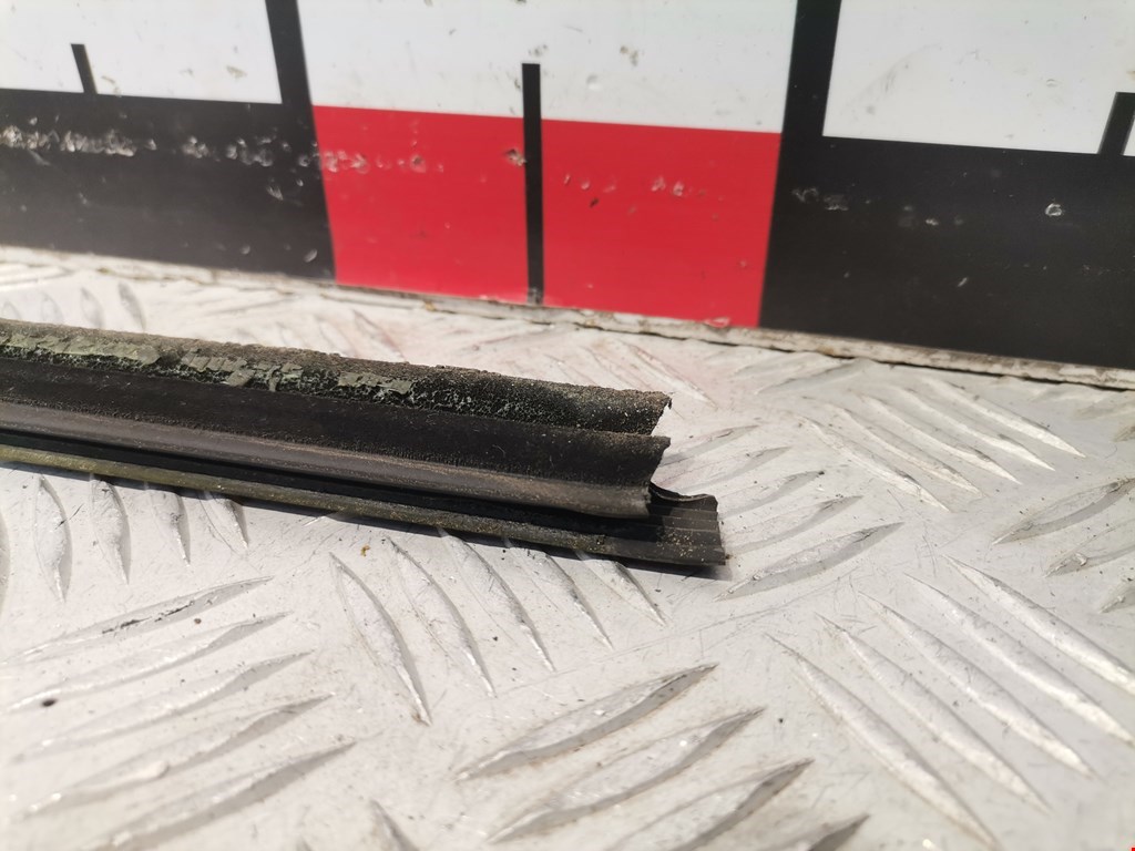 Уплотнитель (внутри) OPEL Combo C 2001-2011