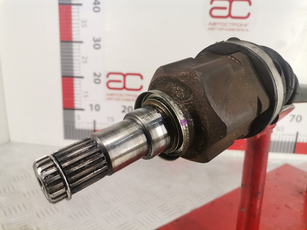 Полуось (привод, приводной вал) передняя левая TOYOTA Yaris II XP50 2005-2011