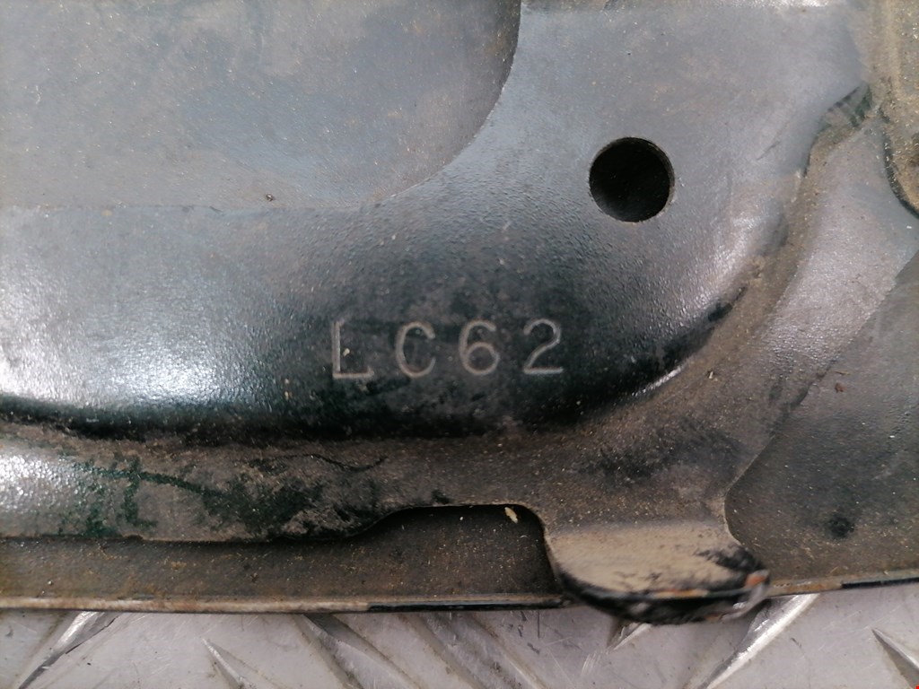 Лючок бензобака MAZDA MPV LW 1999-2006