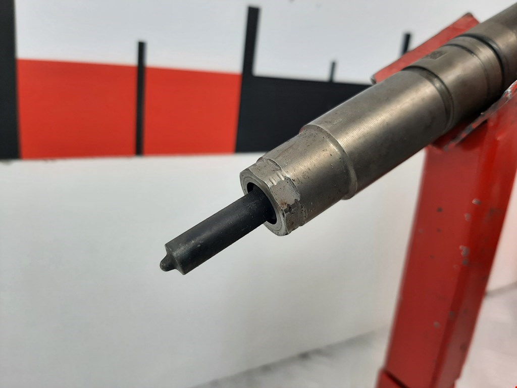 Форсунка дизельная электрическая VOLKSWAGEN Passat B6 2005-2011