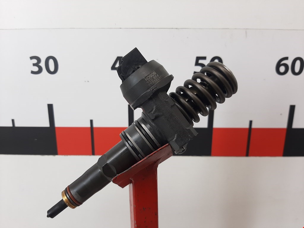 Форсунка дизельная электрическая VOLKSWAGEN Passat B6 2005-2011