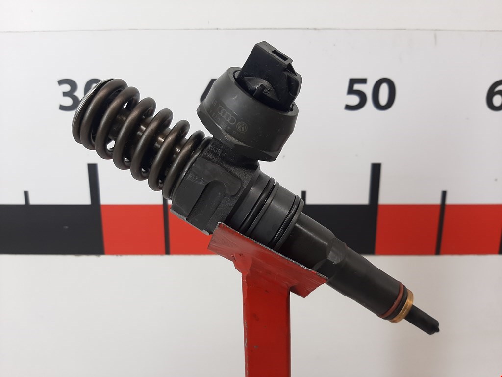 Форсунка дизельная электрическая VOLKSWAGEN Passat B6 2005-2011