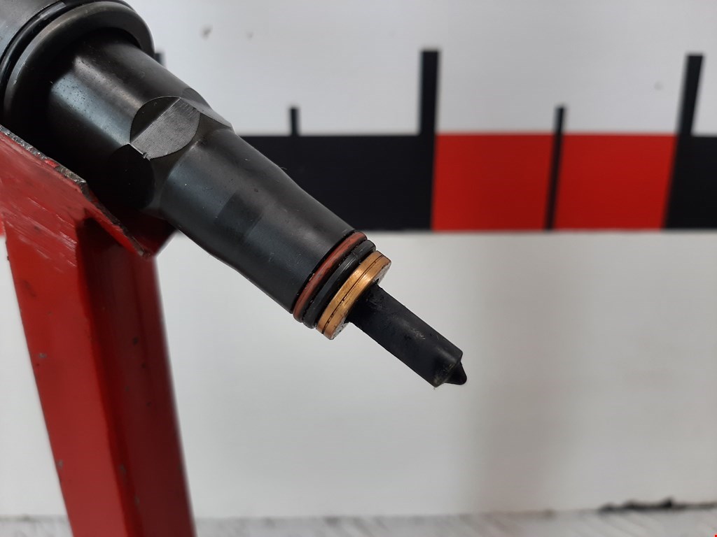 Форсунка дизельная электрическая VOLKSWAGEN Passat B6 2005-2011