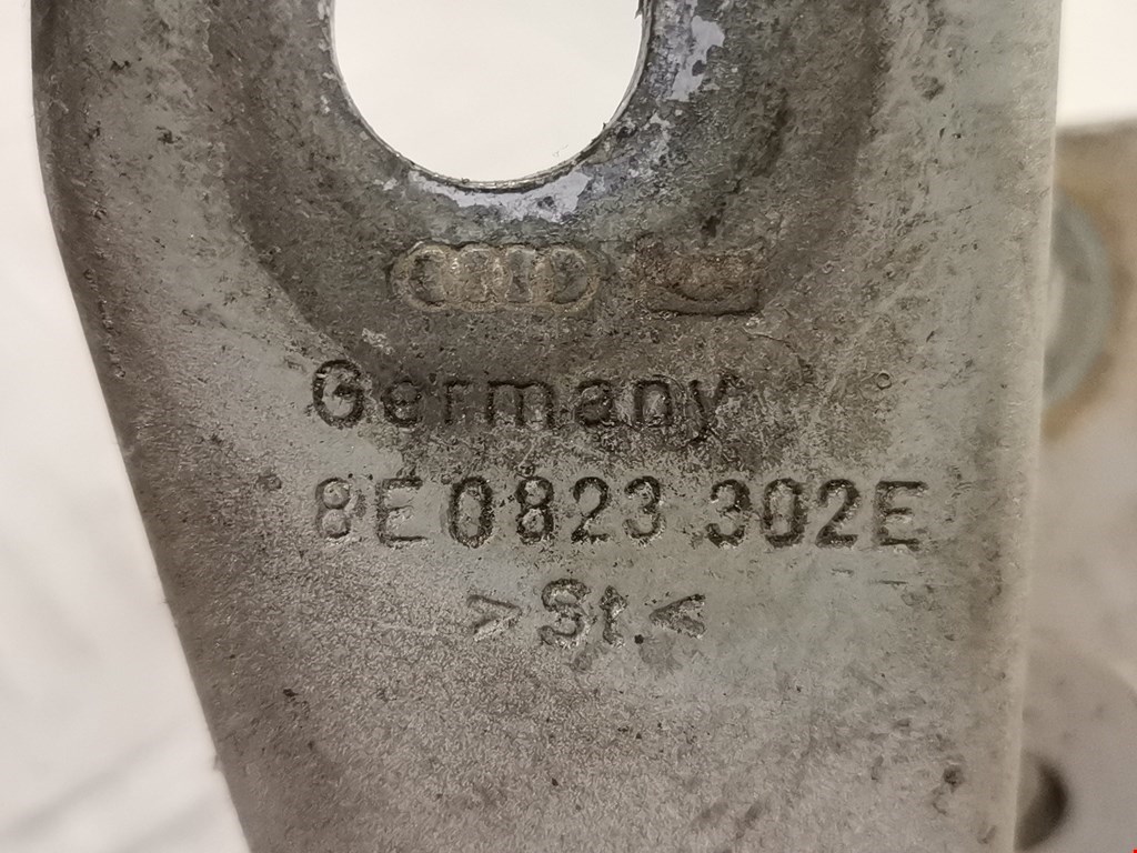 Петля капота левая/правая AUDI A4 B6 2001-2005