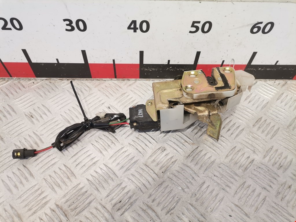 Замок двери задней правой MAZDA 323 BA 1994-1998