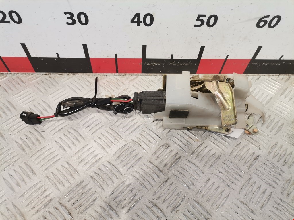 Замок двери задней правой MAZDA 323 BA 1994-1998