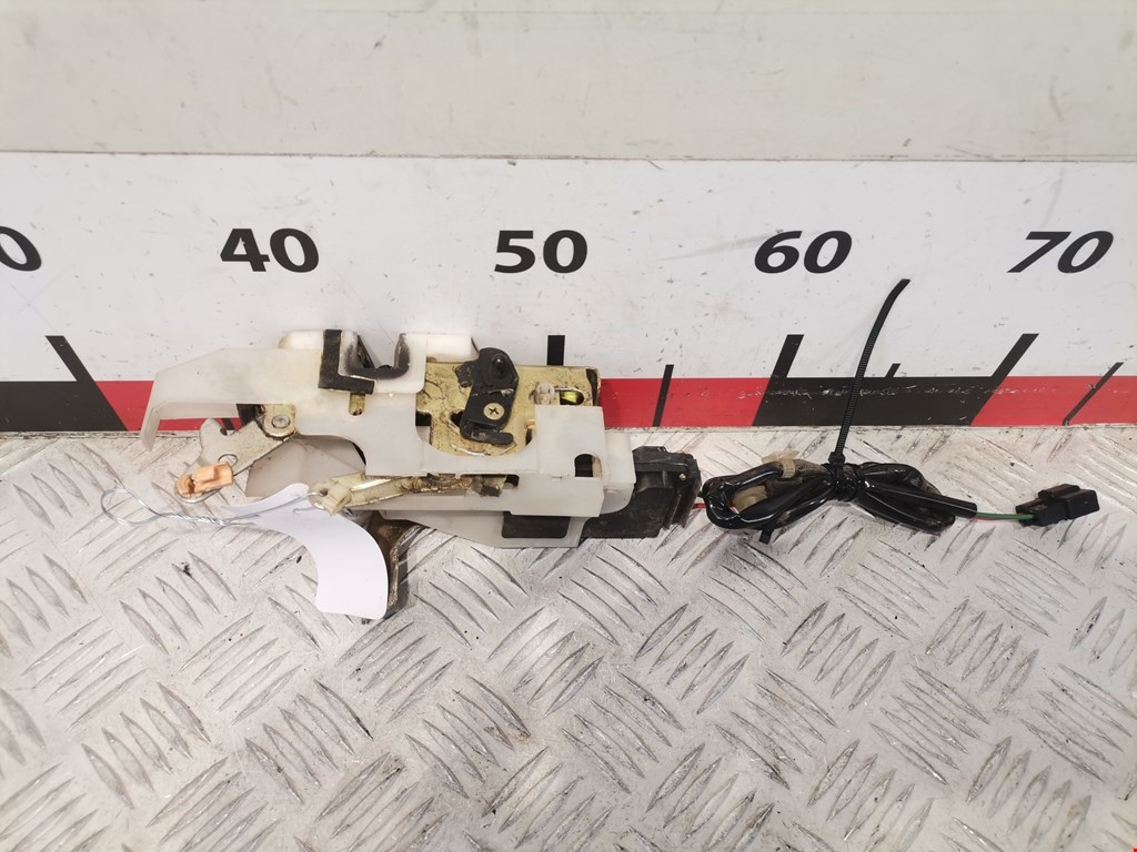 Замок двери задней правой MAZDA 323 BA 1994-1998