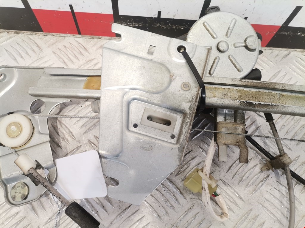 Стеклоподъемник задний правый MAZDA 323 BA 1994-1998