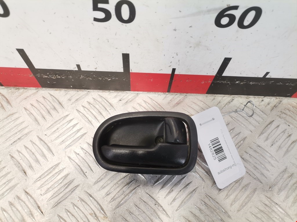 Ручка дверная задняя внутренняя правая MAZDA 323 BA 1994-1998