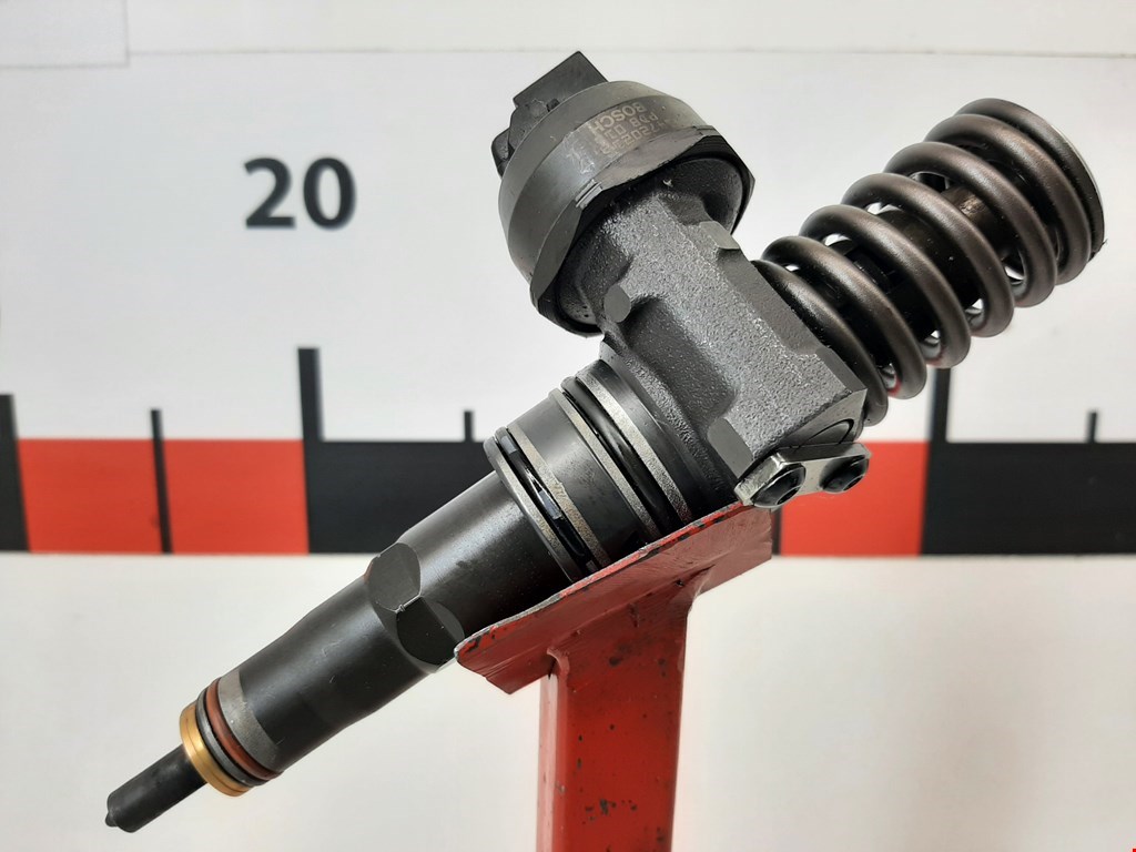 Форсунка дизельная электрическая VOLKSWAGEN Passat B6 2005-2011