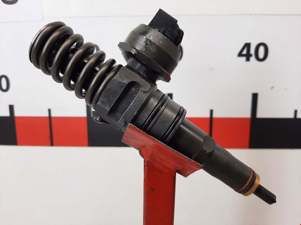 Форсунка дизельная электрическая VOLKSWAGEN Passat B6 2005-2011