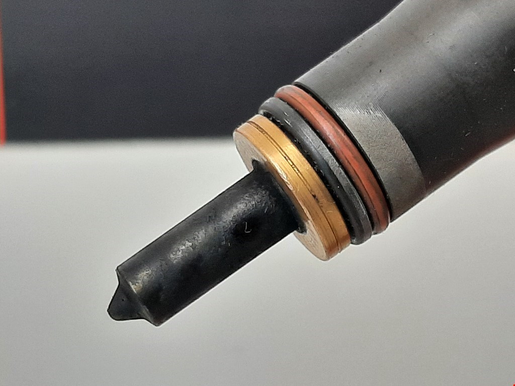 Форсунка дизельная электрическая VOLKSWAGEN Passat B6 2005-2011