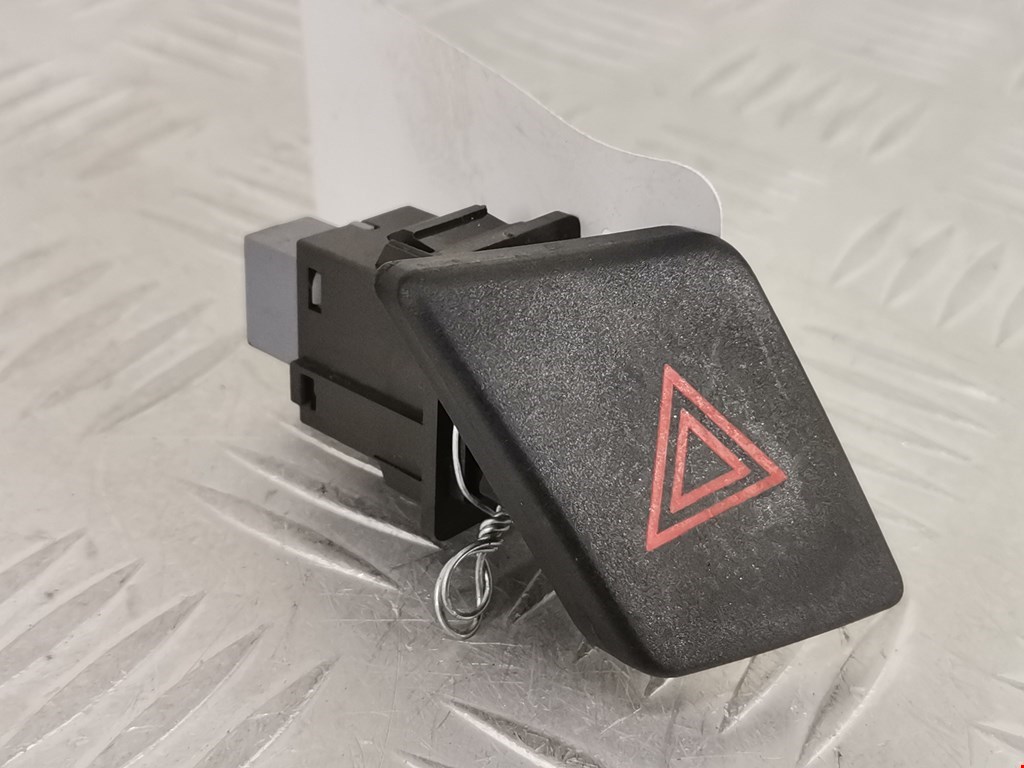 Кнопка аварийной сигнализации (аварийки) TOYOTA Yaris II XP50 2005-2011