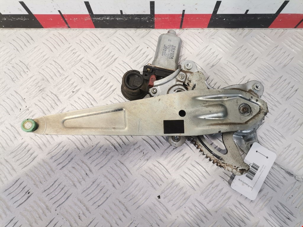 Стеклоподъемник электрический двери задней правой Toyota Rav4 2 (2000-2005)