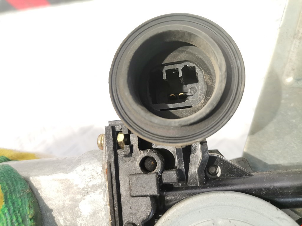 Стеклоподъемник задний правый TOYOTA RAV 4 XA20 2000-2005