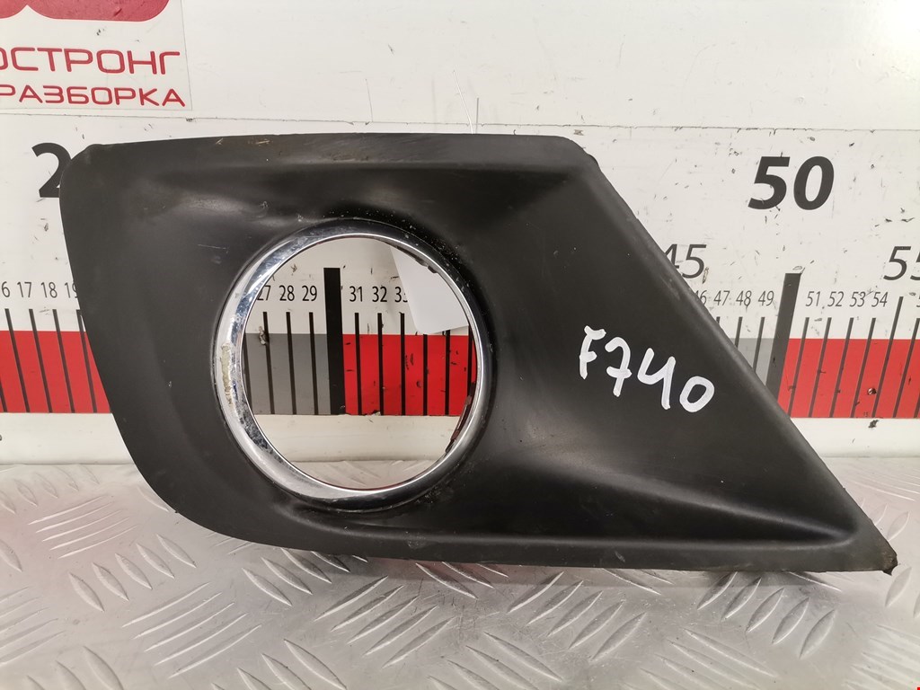 Решетка (заглушка) в бампер правая Peugeot 207 (2006-2014)