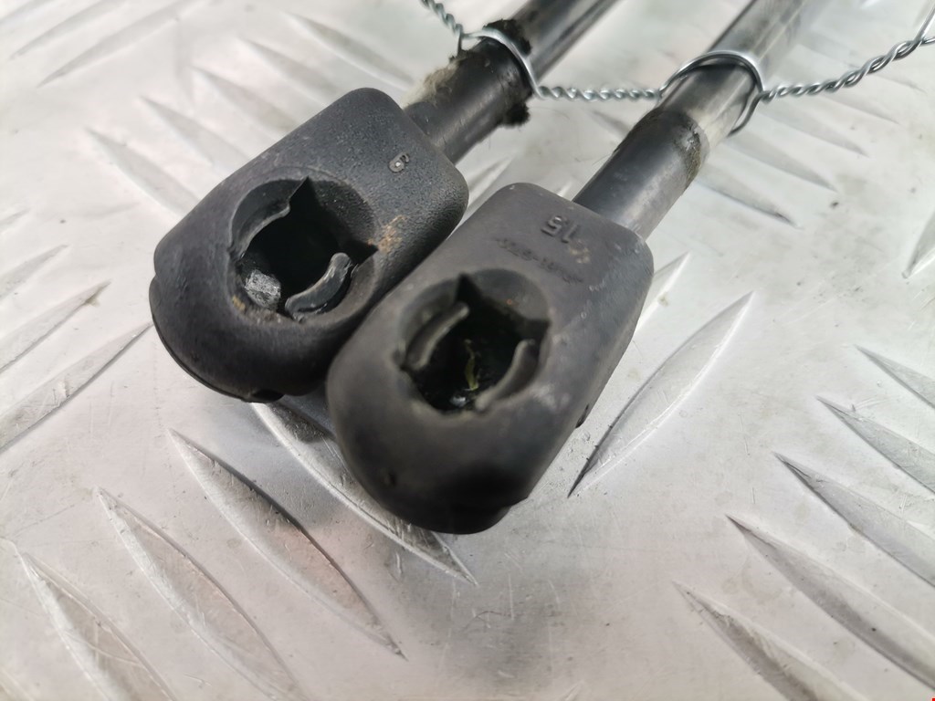 Амортизатор капота левый=правый RENAULT Scenic II 2003-2010