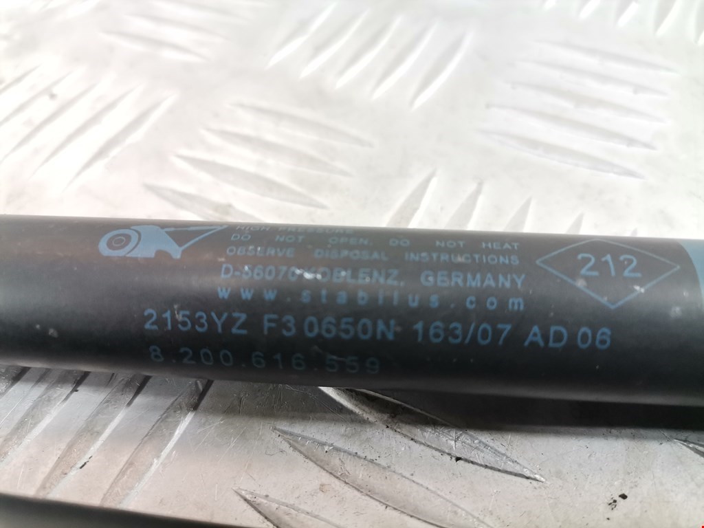 Амортизатор капота левый=правый RENAULT Scenic II 2003-2010