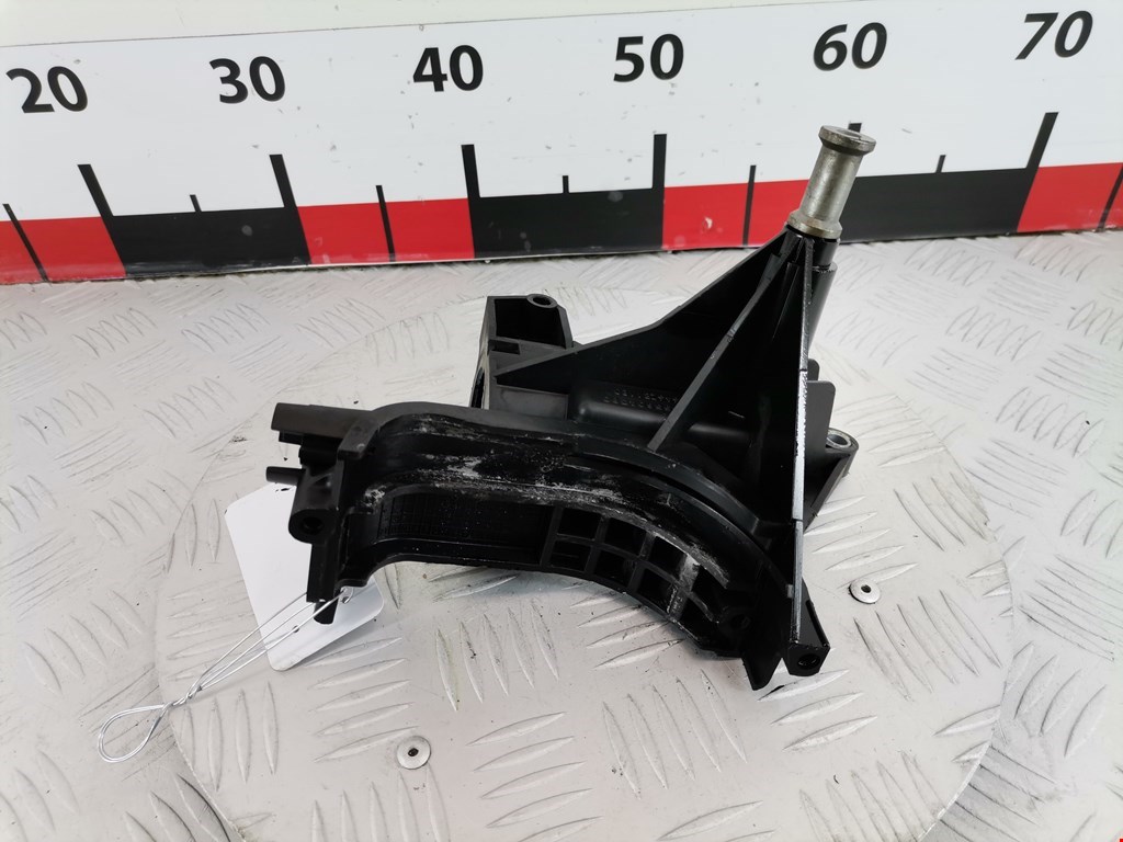 Кронштейн топливного фильтра FORD Fiesta 2008-2012