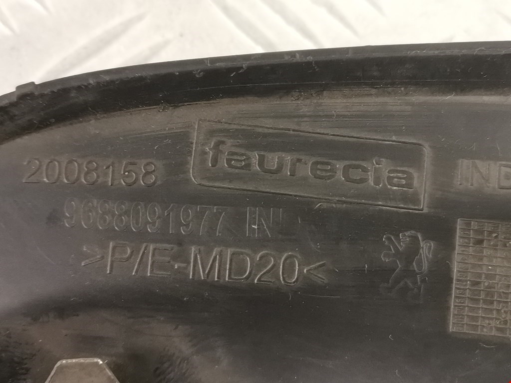 Решетка в бампер PEUGEOT 207 2006-2015