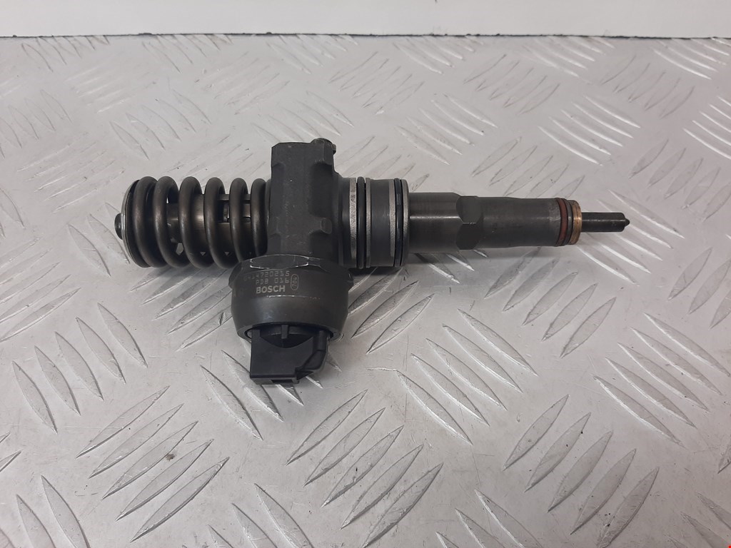 Форсунка дизельная электрическая VOLKSWAGEN Passat B6 2005-2011