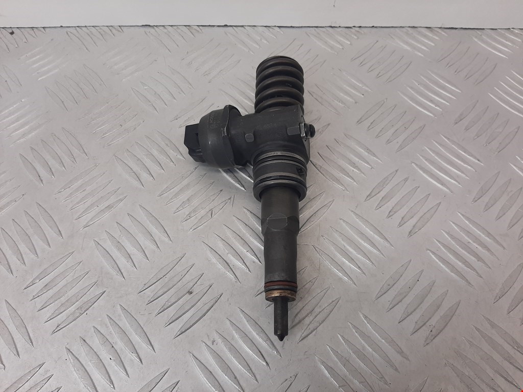 Форсунка дизельная электрическая VOLKSWAGEN Passat B6 2005-2011