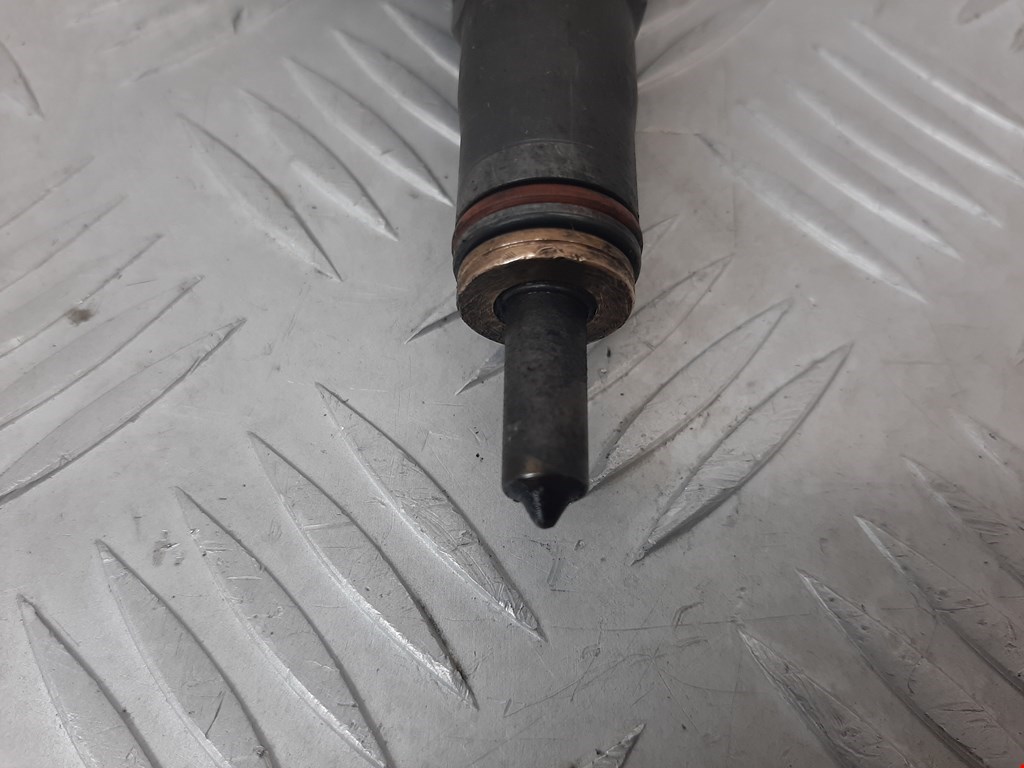 Форсунка дизельная электрическая VOLKSWAGEN Passat B6 2005-2011